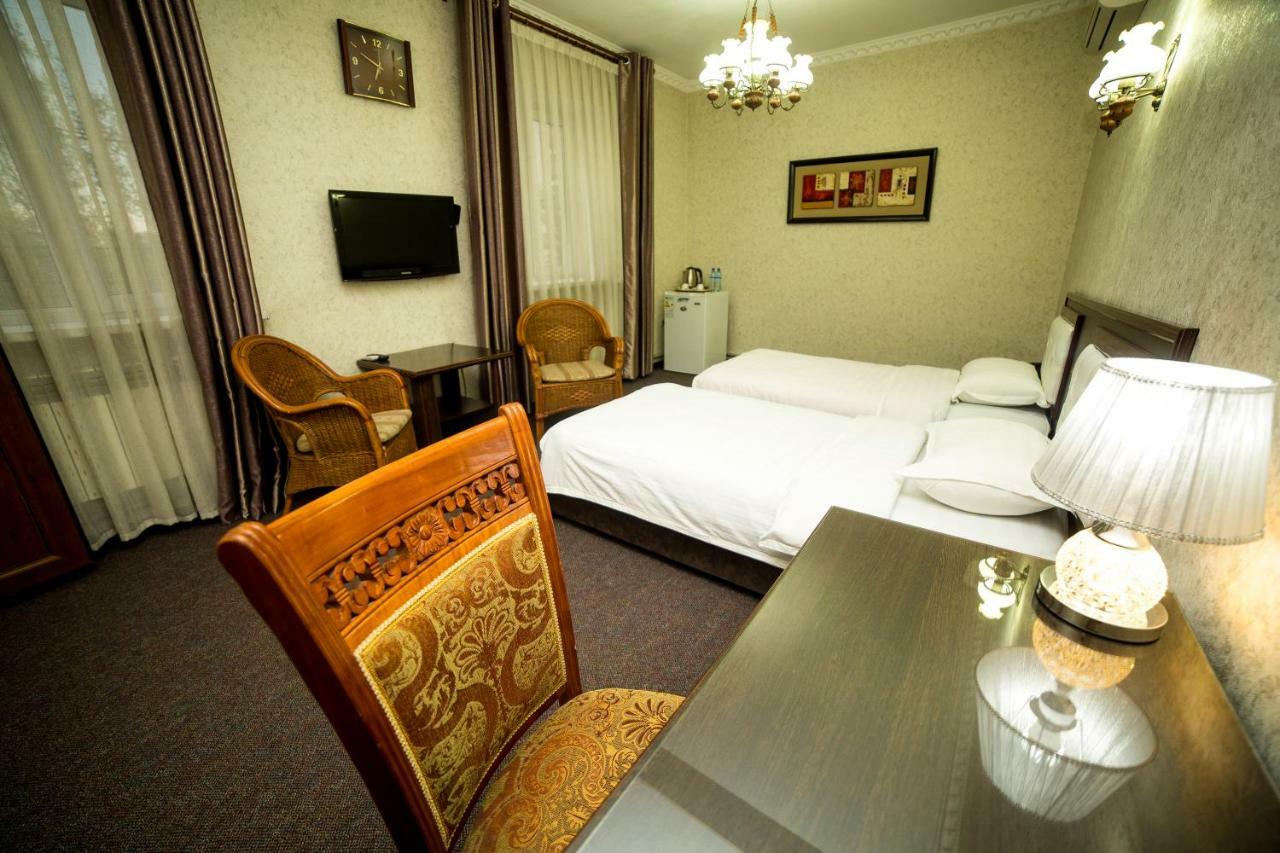 Grand Hotel Bishkek Exteriör bild
